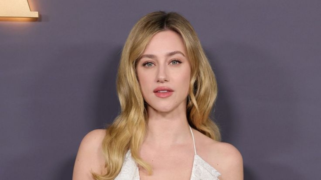 Lili Reinhart dá vida à protagonista do romance “A Hipótese do Amor”
