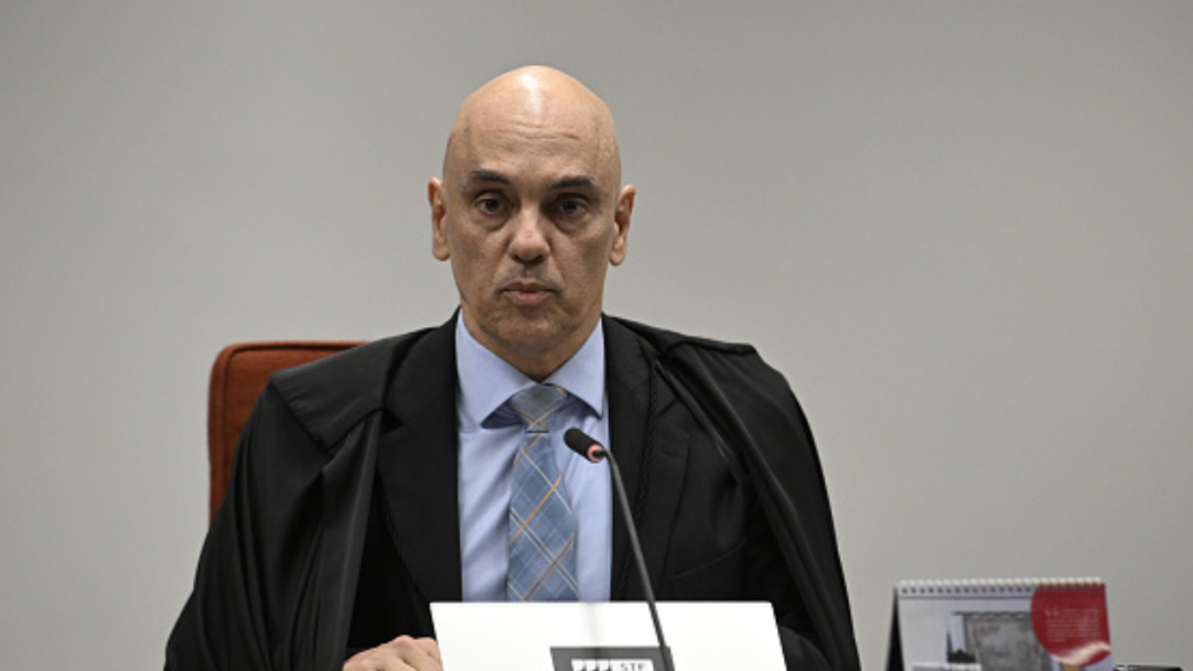 Moraes reforça proibição do uso das redes sociais de Bolsonaro