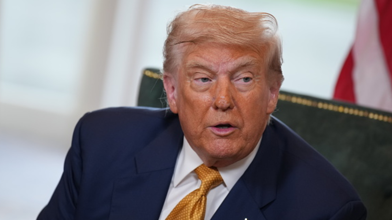 Donald Trump durante reunião na Escócia | Reprodução/Andrew Harnik/Getty Images Embed