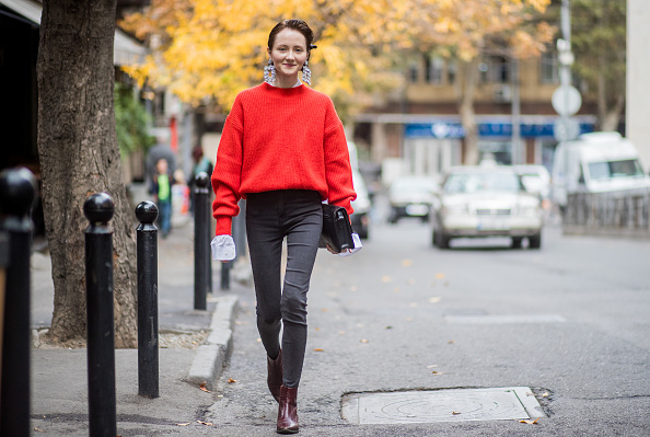 Famosas blusas de manga longa que fizeram sucesso nos anos 2000 estão de volta