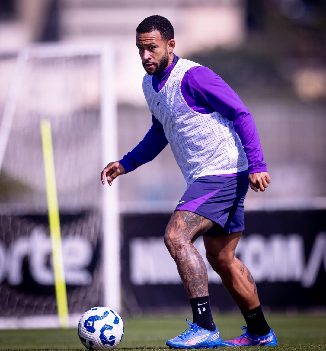 Memphis Depay esteve no treino desta sexta-feira (11) | Reprodução/Instagram/@corinthians