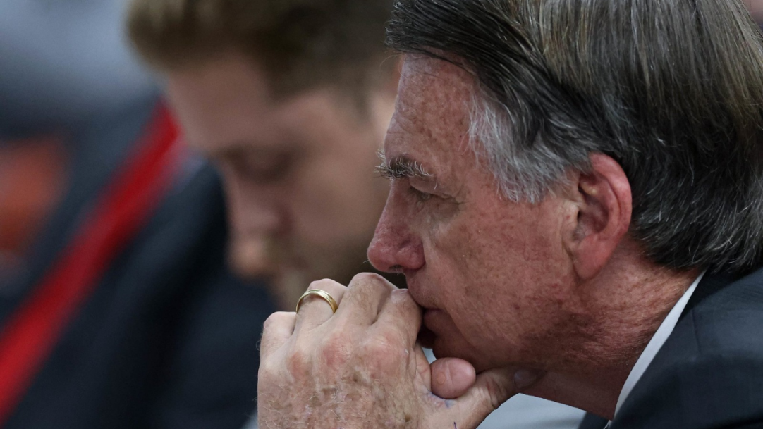 Julgamento de Bolsonaro é destaque na “The Economist” como exemplo de democracia