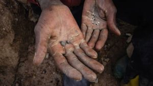 Grupo terrorista encontra financiamento em minério de coltan