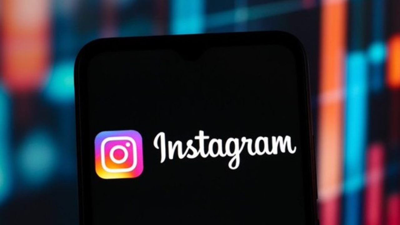Logo do Instagram em celular | Reprodução/X/@metropoles