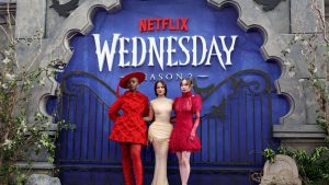 Jenna Ortega, Emma Myers e Joy Sunday brilham no press tour de “Wandinha”