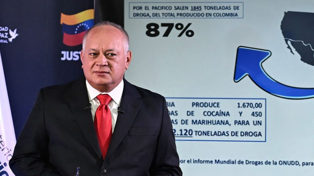 Venezuela anuncia envio de 15 mil militares em meio à crise com os EUA