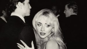 Sabrina Carpenter possui a maior estreia feminina do ano com “Man’s Best Friend”