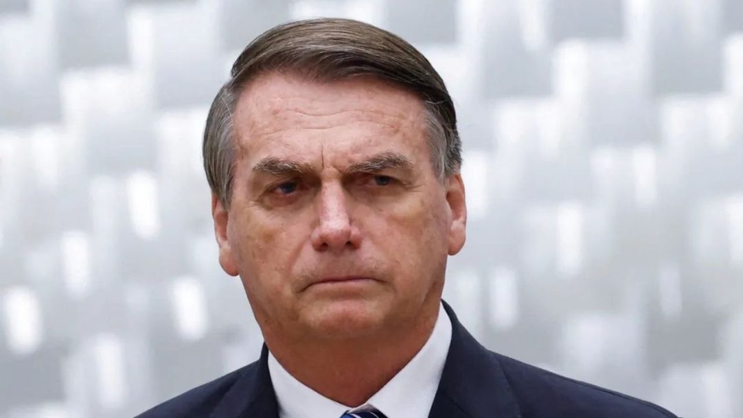 Moraes concede saída de Bolsonaro da prisão domiciliar para realização de exames