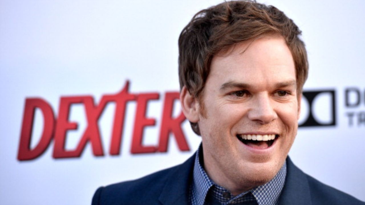Michael C. Hall durante uma coletiva | Reprodução/Frazer Harrison/Getty Images Embed