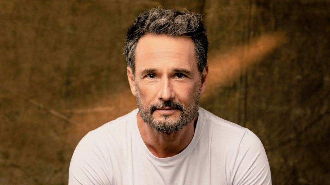 Rodrigo Santoro revela motivo de não expor as filhas nas redes sociais