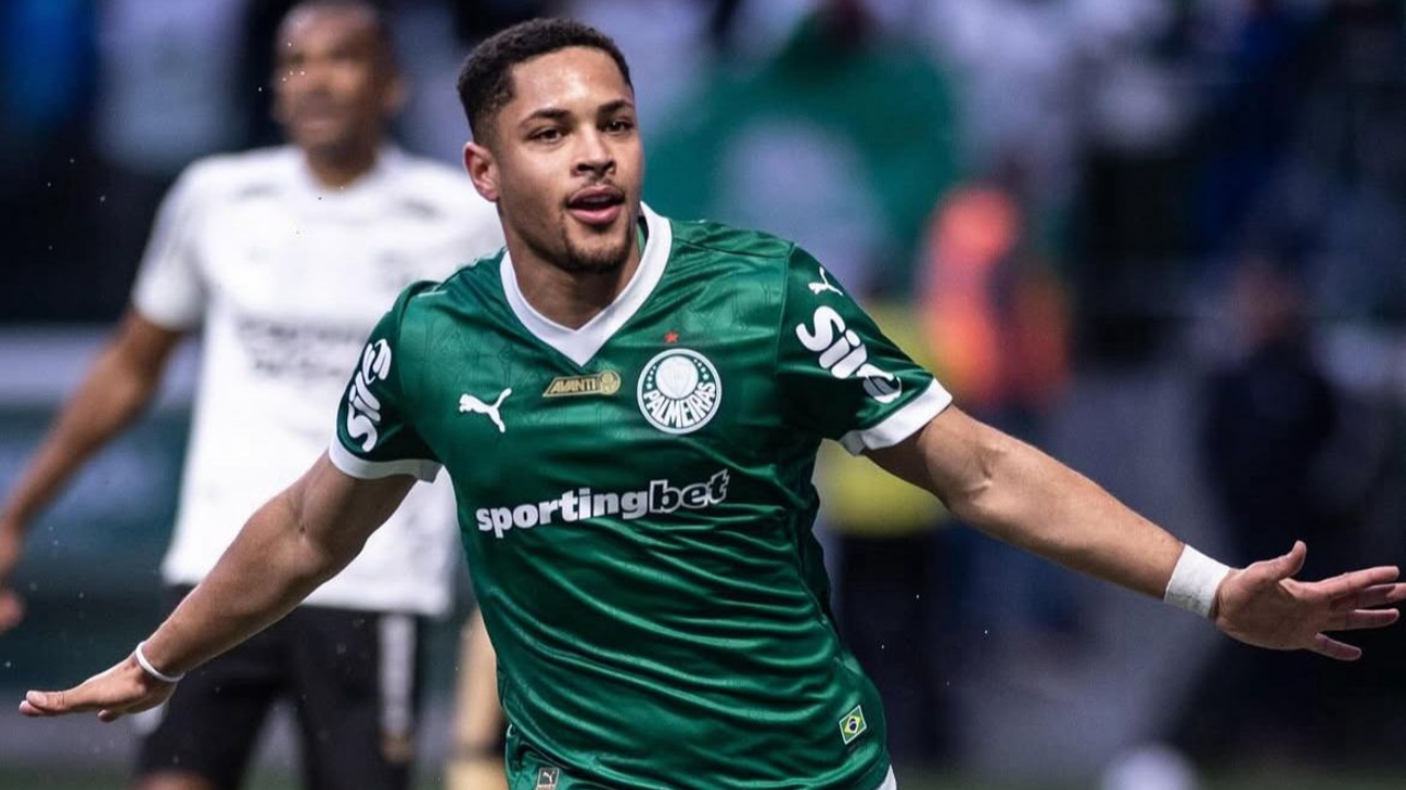 Vitor Roque após o gol da virada do Palmeiras. | Reprodução/Instagram/@vitor_roque9)