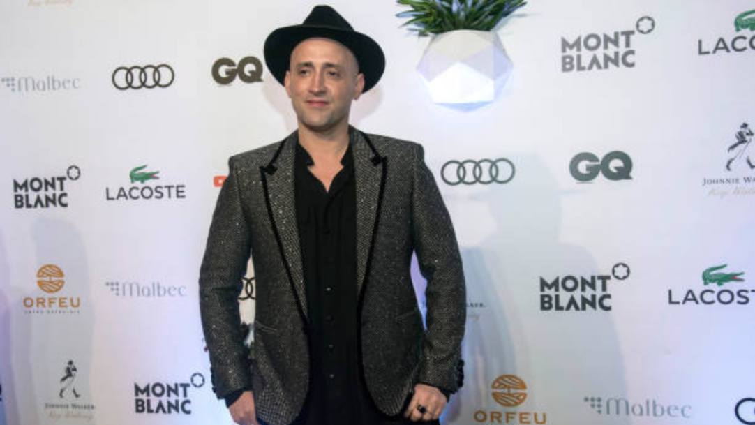 Acervo de roupas de Paulo Gustavo vai para leilão beneficente