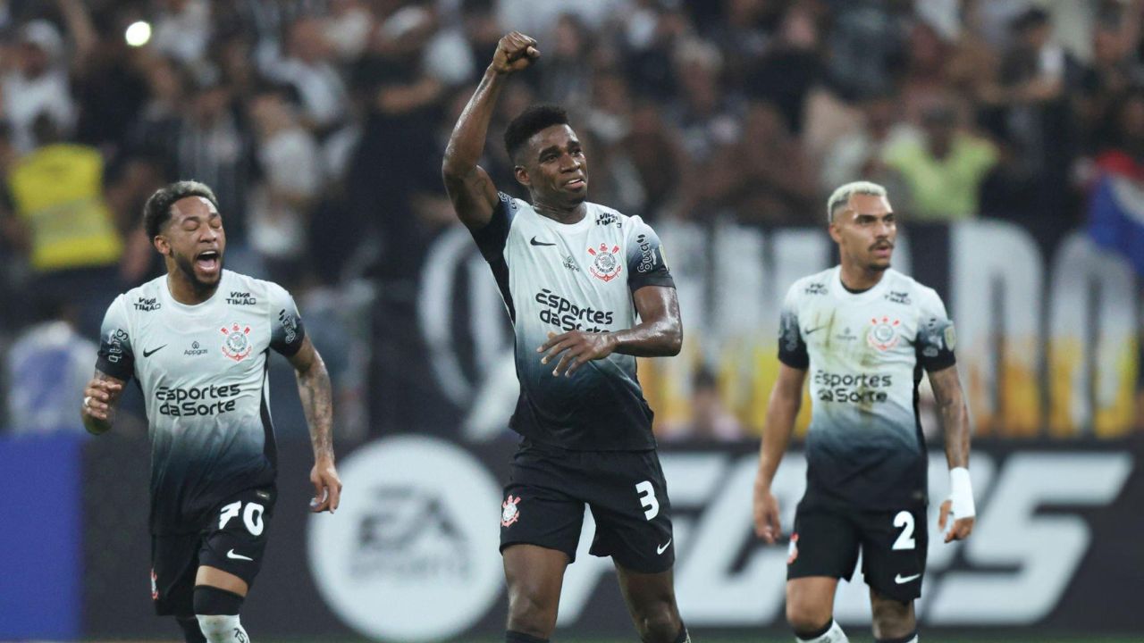 Felix Torres comemorando gol | Reprodução/Alexandre Schneider/Getty Images Embed
