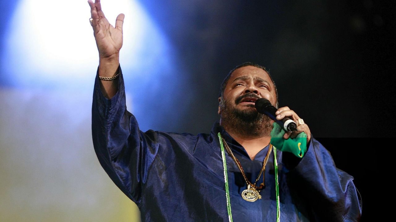 Arlindo Cruz cantando  | Reprodução/Buda Mendes /Getty Images Embed
