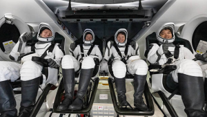 Tripulação da Crew-10 retorna à Terra com splashdown no Pacífico