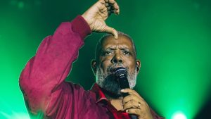 Péricles relembra trajetória de Arlindo Cruz em homenagem especial