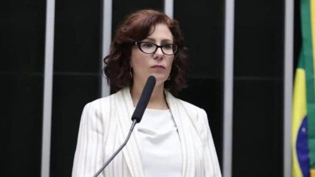 Justiça italiana mantém prisão de Carla Zambelli sob risco de fuga