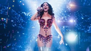 Katy Perry passa por novo susto em show após suspeita de choque elétrico