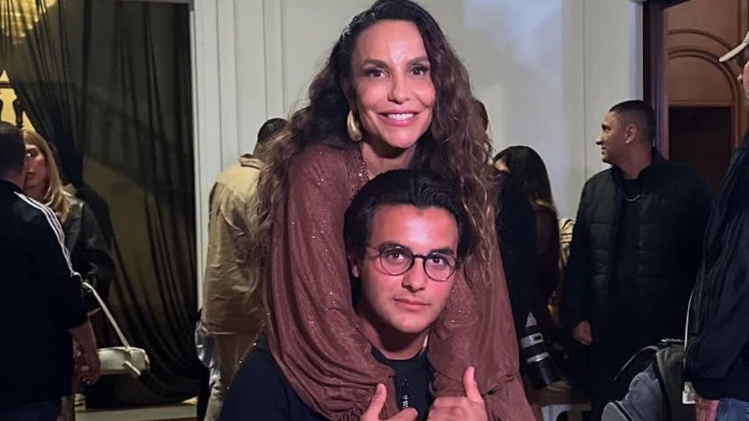 Marcelo Sangalo participa em gravação de novo projeto da mãe e emociona fãs