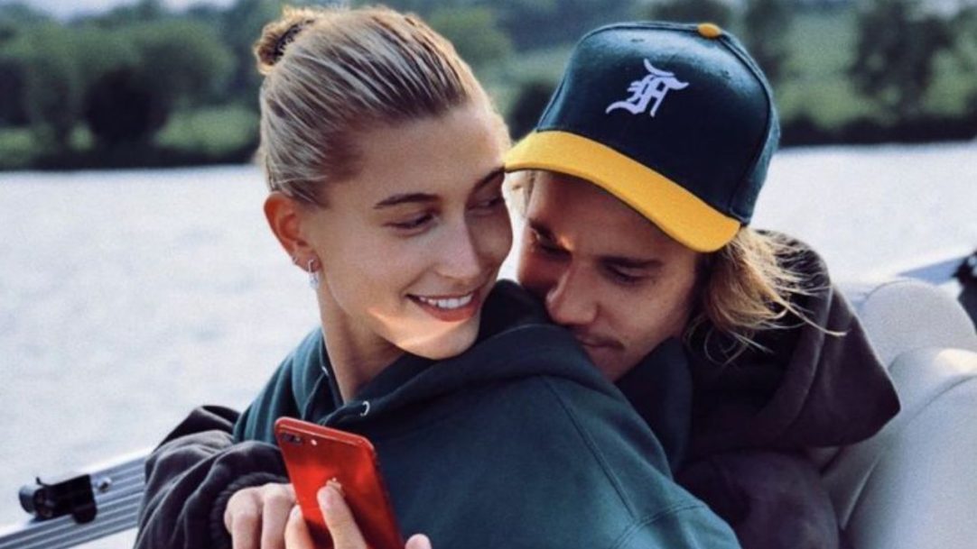 Justin Bieber encanta fãs com postagem ao som de MPB ao lado de Hailey