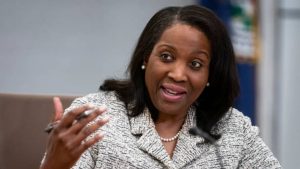 Diretora do Federal Reserve é acusada de cometer fraude hipotecária