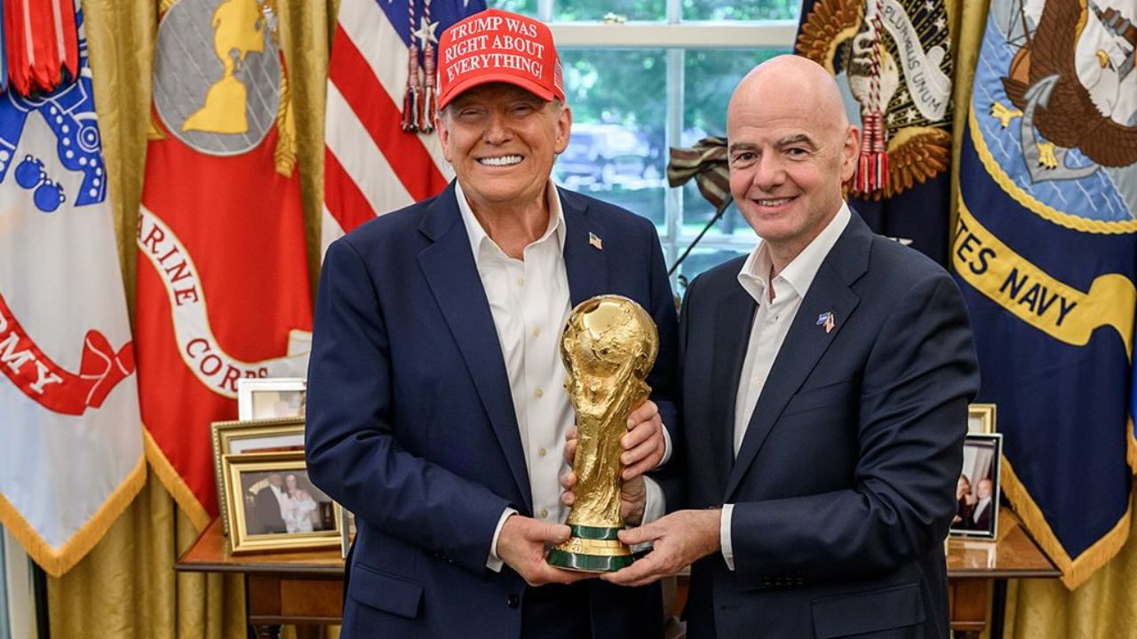 Donald Trump e Gianni Infantino no Salão Oval da Casa Branca I Reprodução/Instagram/@whitehouse