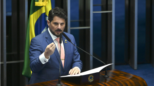 Novas medidas cautelares são impostas a Marcos do Val após viagem aos EUA