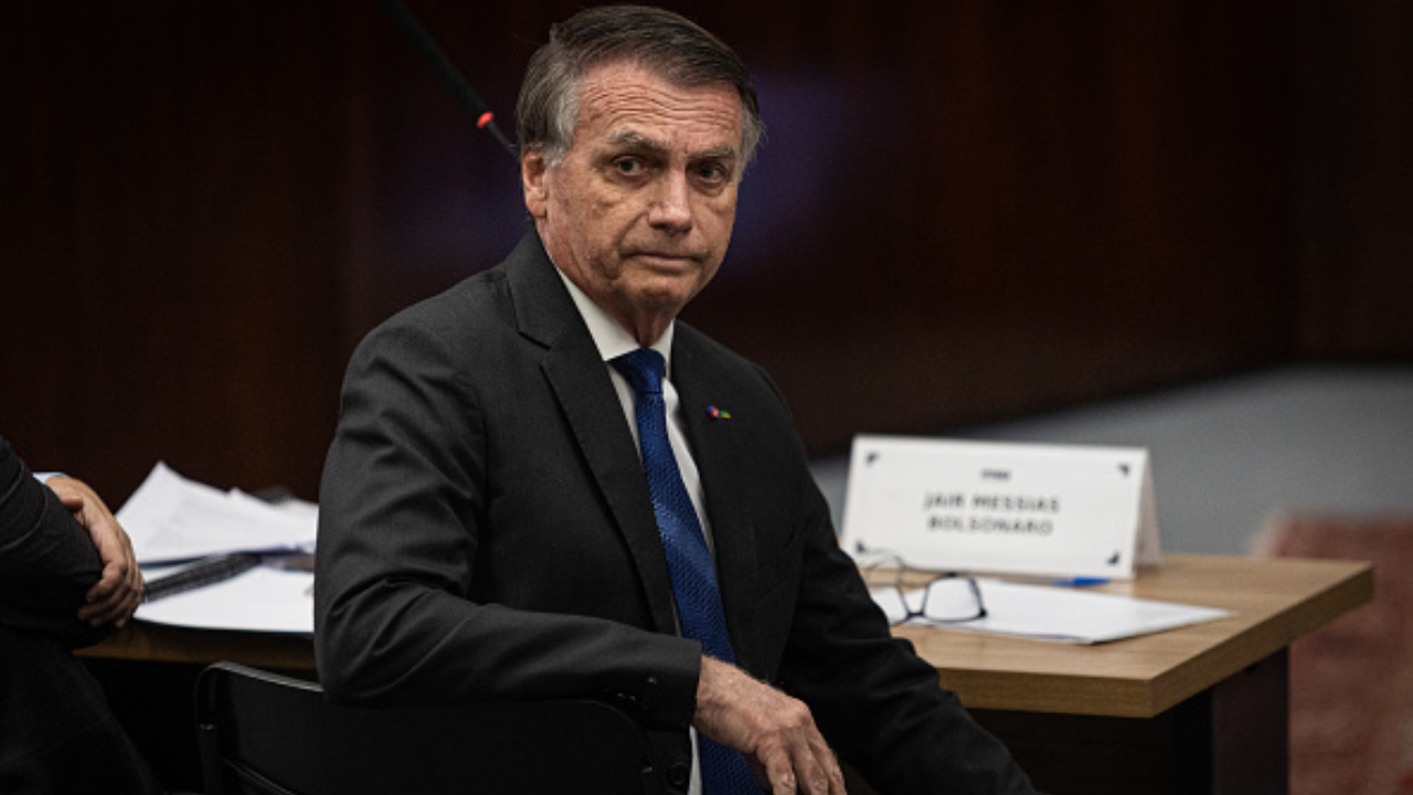 Jair Bolsonaro durante interrogatório no STF | Reprodução/Arthur Menescal/Bloomberg/ Getty Images Embed