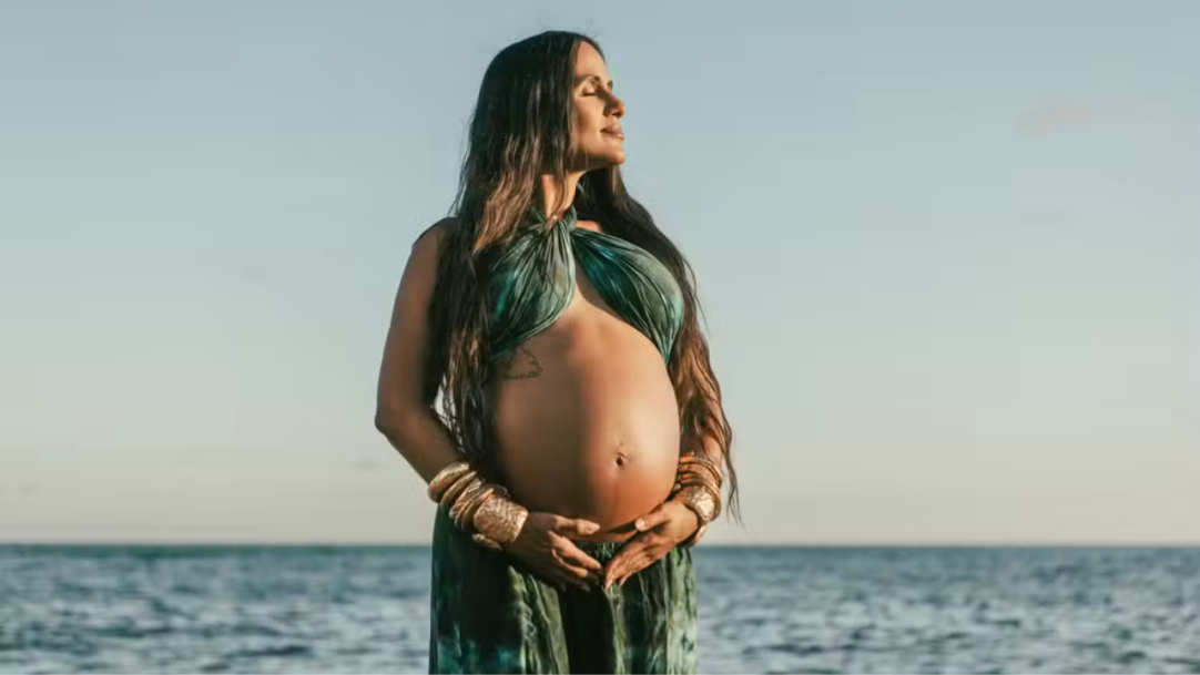 À espera de Bento, Carol Peixinho registra treino na academia e encanta fãs