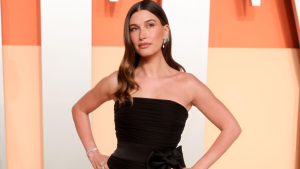 Hailey Bieber se declara ao filho Jack Blues em aniversário de 1 ano