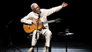 Gilberto Gil retorna aos palcos e presta homenagem à filha Preta Gil