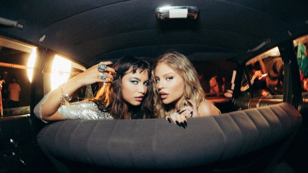 Luísa Sonza e Sofía Reyes brilham juntas nas gravações do clipe de “Uñas Afiladas” | Reprodução/Instagram/@sofiareyes)