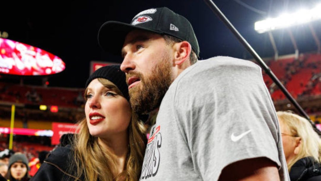 Taylor Swift e Travis Kelce se tornam o segundo casal mais rico do mundo