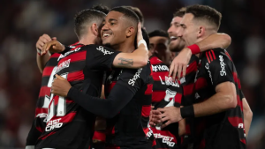 Trio do Flamengo bate recorde em goleada no Brasileirão