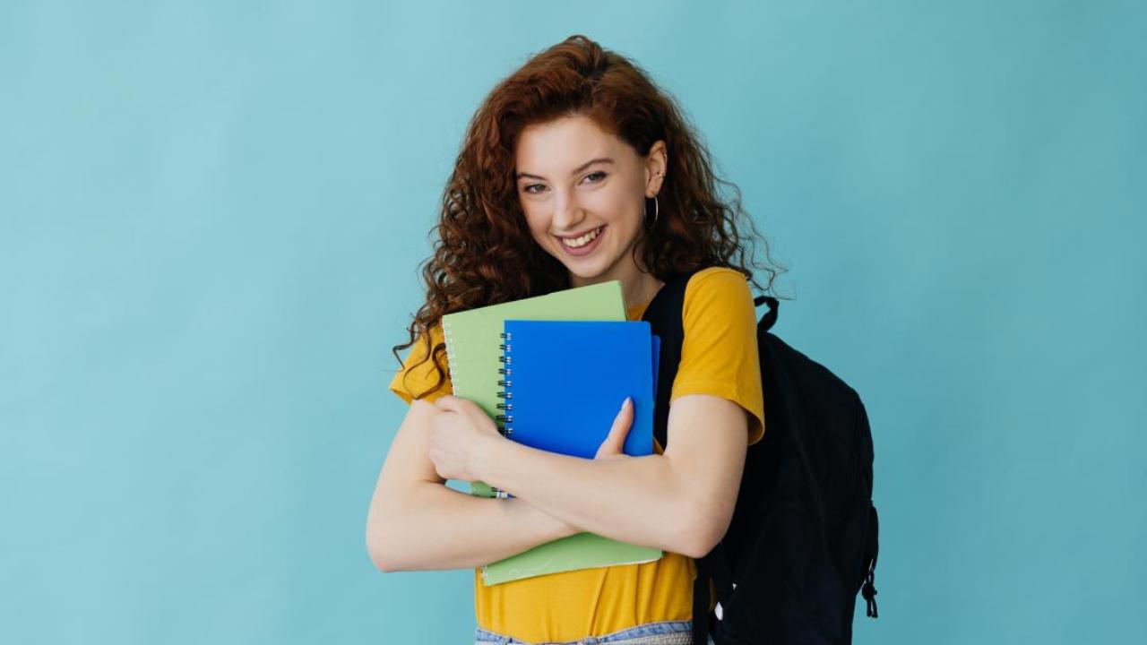 Jovem estudante | Reprodução/Freepik