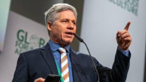 Governo afirma que não há prazo definido para compras de alimentos com tarifas