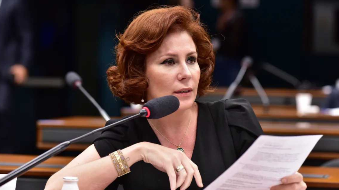 STF marca para agosto retomada do julgamento de Carla Zambelli, presa na Itália