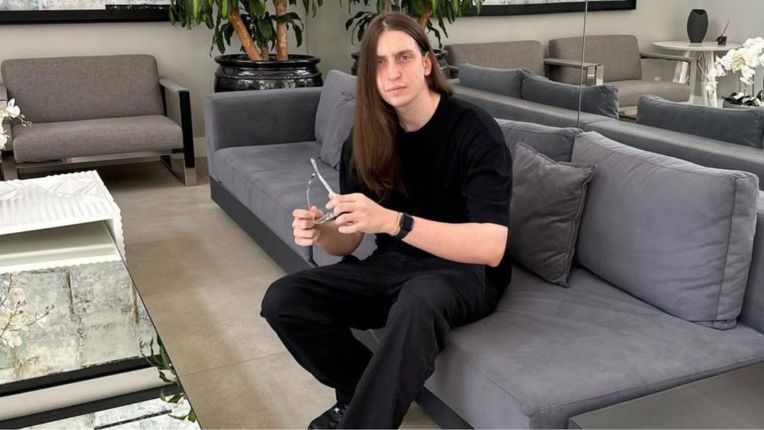 Felca vence disputas contra TikTok e X e processa centenas de usuários