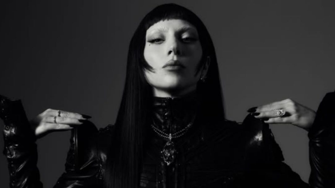 Lady Gaga é vista com modelo exclusivo do Labubu