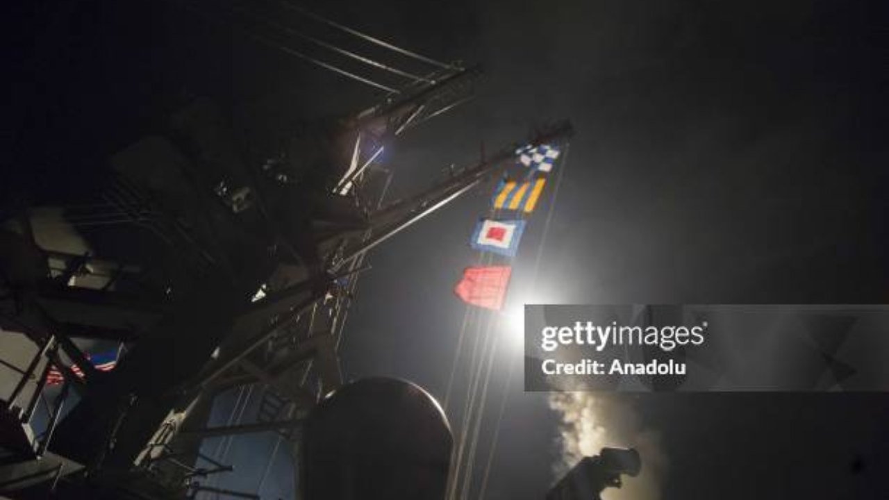 Tomahawk foi utilizado pelos EUA em um ataque contra base militar síria | Reprodução/Follheto/Agência Anadolu/Getty Images Embed