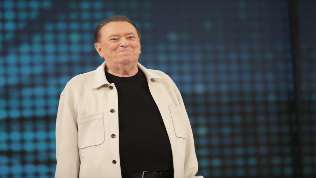 Raul Gil segue internado e filho atualiza estado de saúde