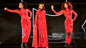 Anitta é atração musical na Semana de Moda de Paris