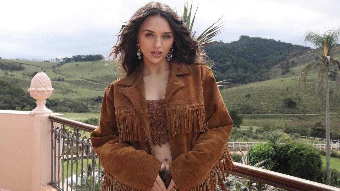 Rafa Kalimann exibe barrigão em viagem romântica com Nattan na Bahia