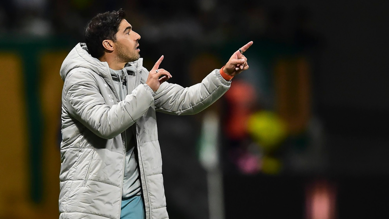 Abel Ferreira em jogo pelo Palmeiras | reprodução/x/@libertadoresbr