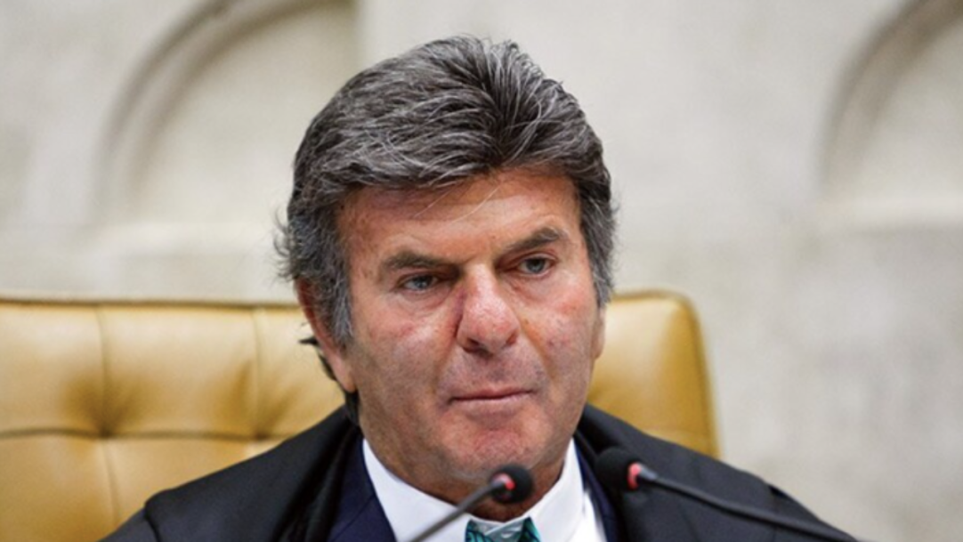 Interrupção de Fux a Moraes divide opiniões e reacende slogan bolsonarista