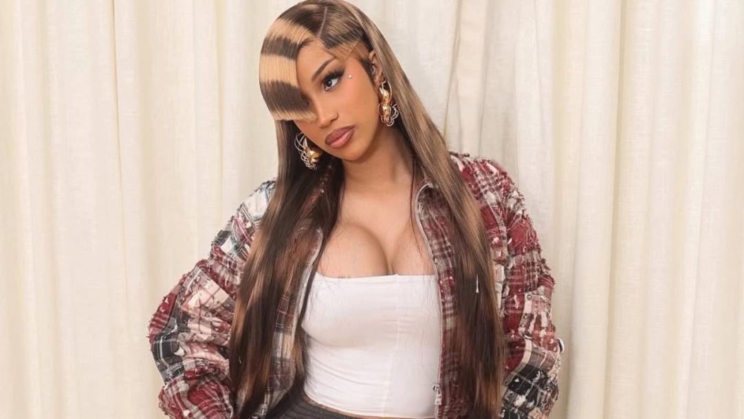 Cardi B anuncia gravidez e compartilha entusiasmo com nova fase da vida