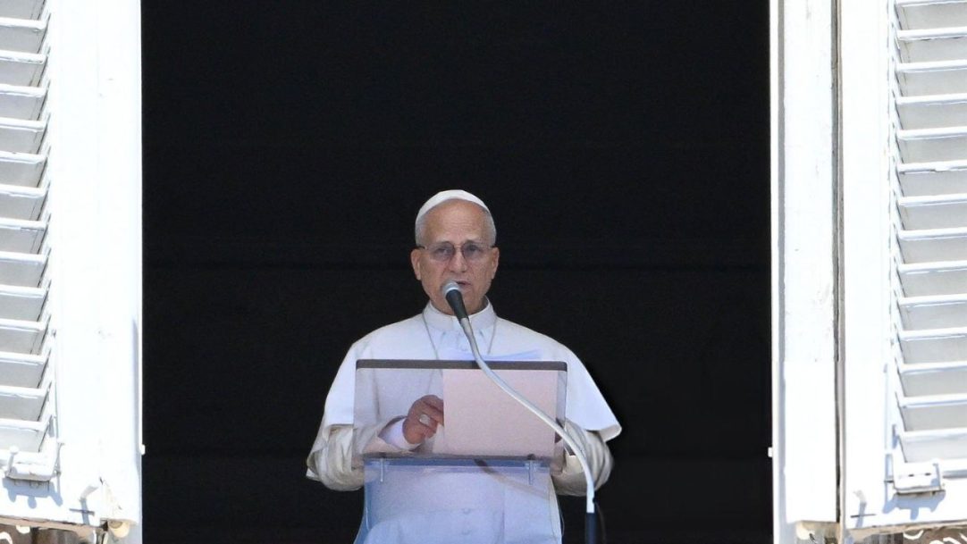 Papa Leão XIV pede fim da “pandemia de armas” após ataque a uma igreja católica nos EUA