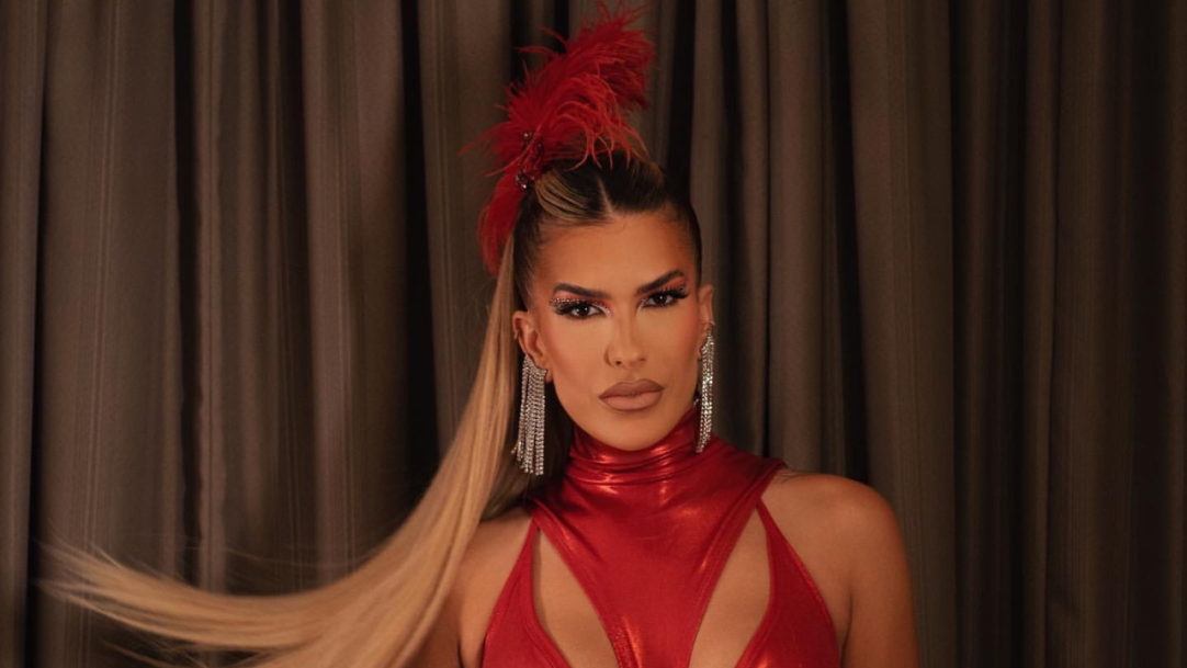 Lore Improta anuncia bazar com peças do seu acervo pessoal