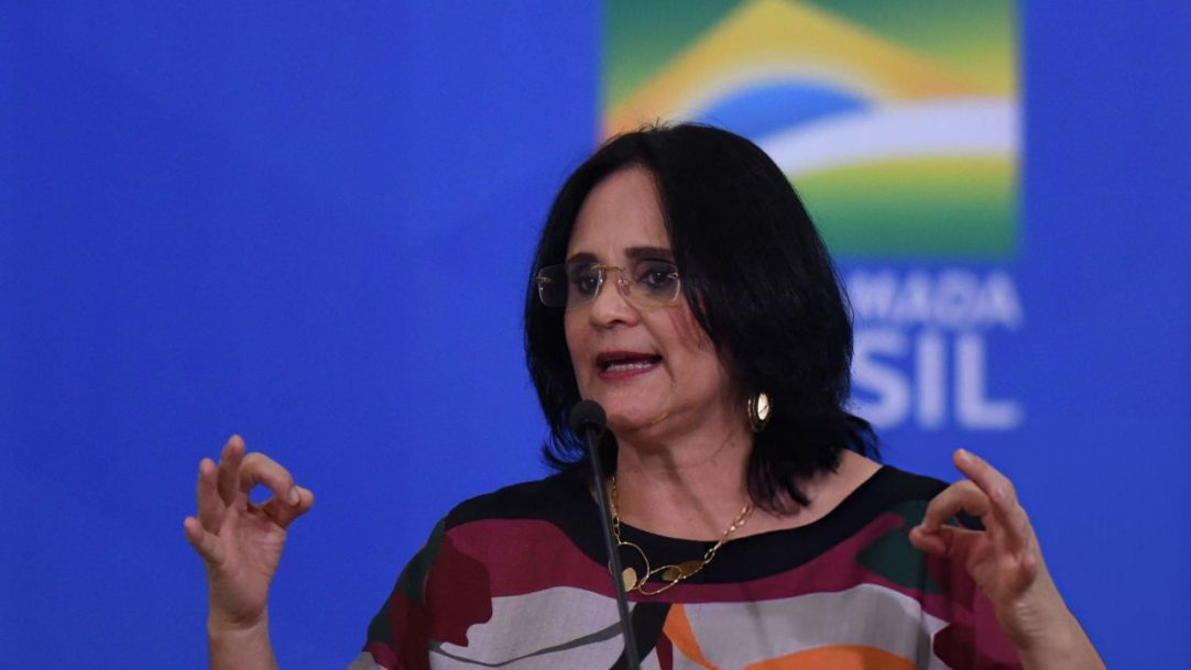 Moraes libera visita de Damares a Bolsonaro um dia antes do julgamento