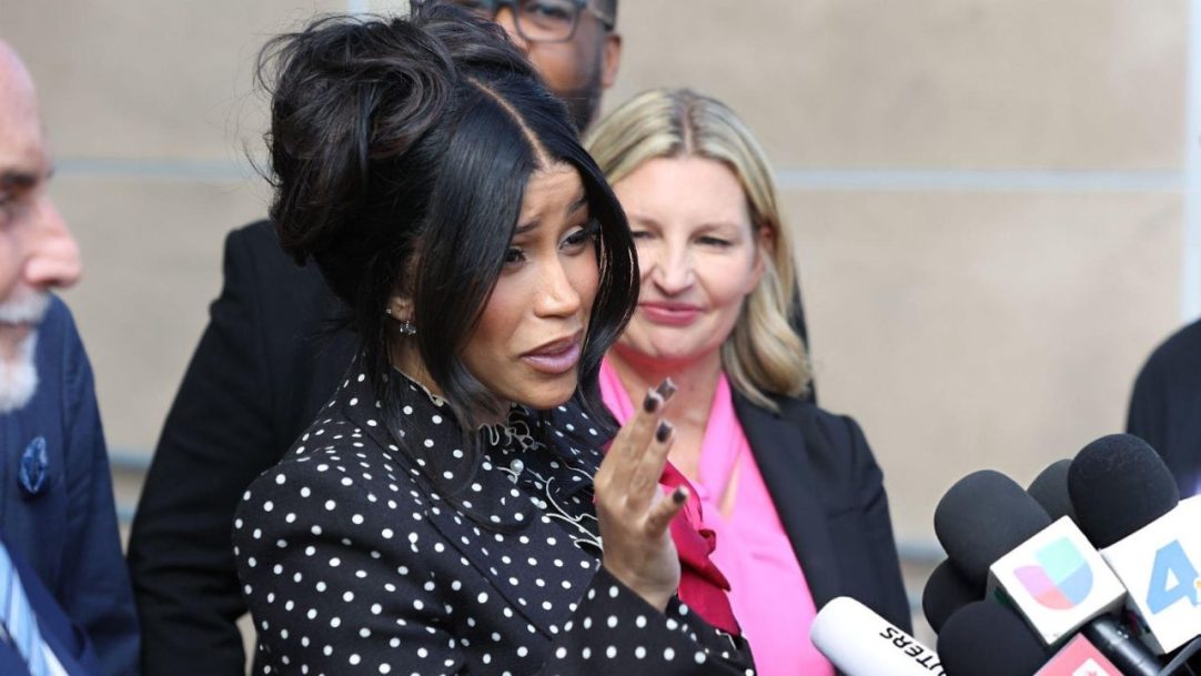 Cardi B é absolvida de acusação e deixa recado para próximos processos